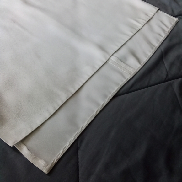 Women's Zara Sleeveless Mock Neck Split High Low Hem Zipper Back White Blouse - Picture 8 of 12